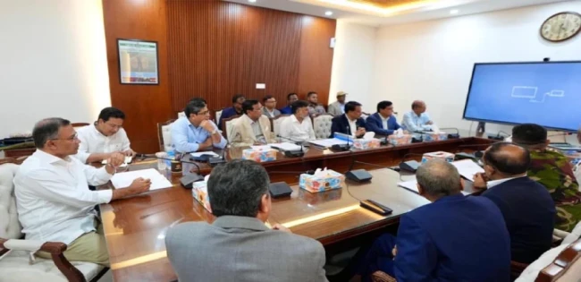 রাজধানীর লেকের পরিবেশ রক্ষায় কর্মকর্তাদের সঙ্গে প্রধানমন্ত্রীর বৈঠক