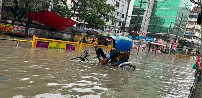 , ভোগান্তি চরমে, ঢাকার বিভিন্ন রাস্তায় জলাবদ্ধতা