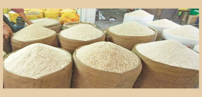 হঠাৎ করেই কুষ্টিয়ায়  চালের দাম বাড়ায় ভোক্তাদের মাঝে ক্ষোভ