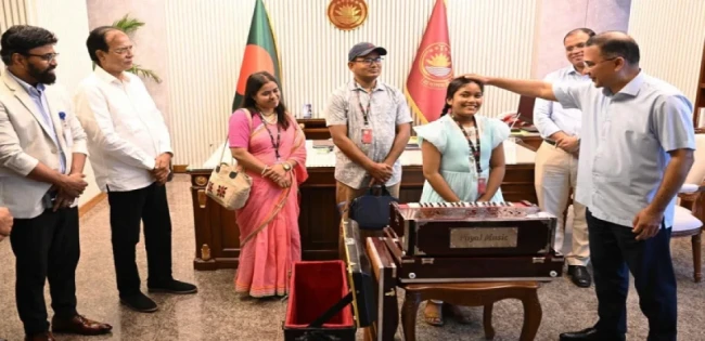 প্রধানমন্ত্রীর কাছ থেকে  উপহার পেল অনুশ্রী