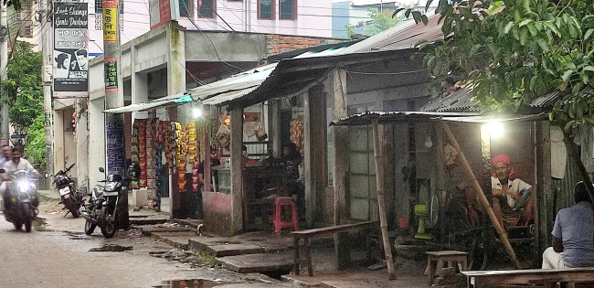 ৩৪ মাসে কুষ্টিয়া প্রেসক্লাবের দোকান ভাড়া থেকে আয় ২০ লক্ষ ৪০ হাজার টাকা : প্রতি মাসে দোকান ভাড়ার ৬০ হাজার টাকা যায় কোথায়  ?